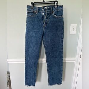 High waisted straight leg Levi jean. Size 25